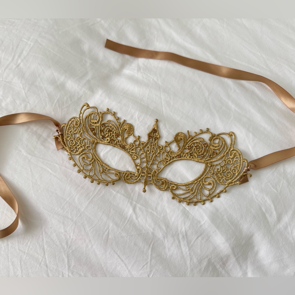 Elegant Gold Lace Masquerade Mask